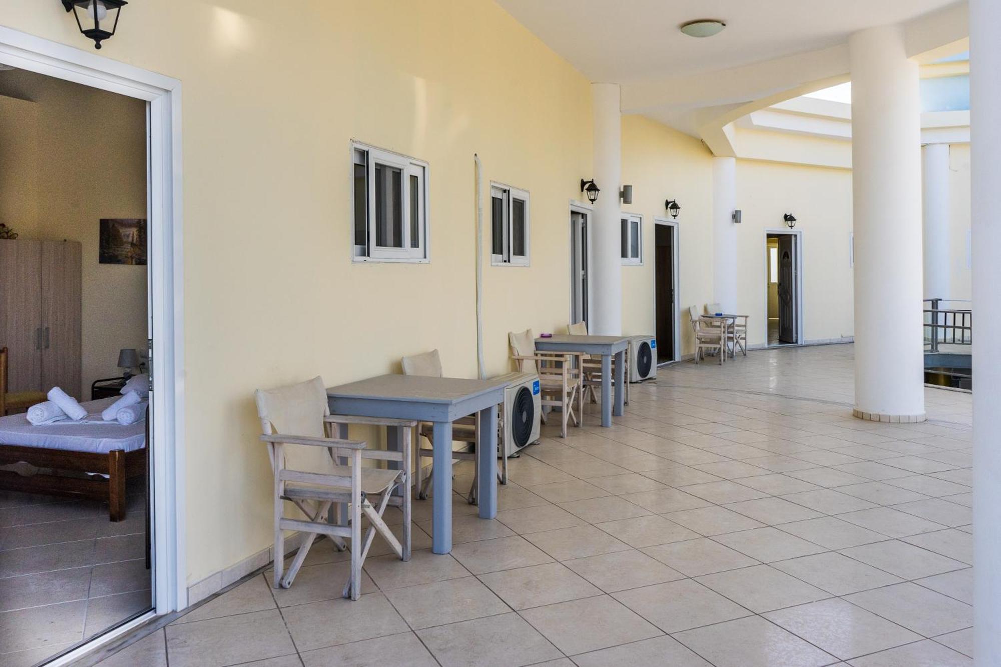 Laganas Strip Mall Apartments Extérieur photo